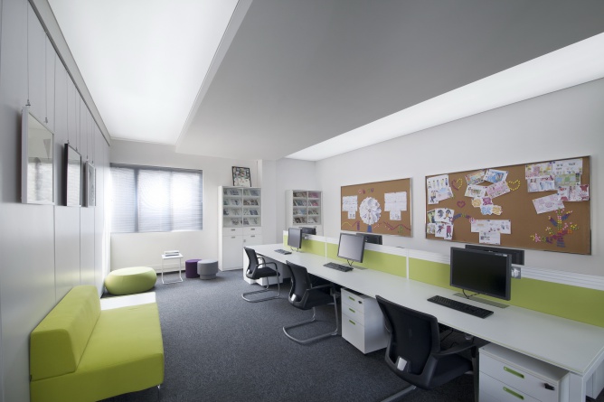 嬰童產(chǎn)品辦公室設(shè)計效果圖