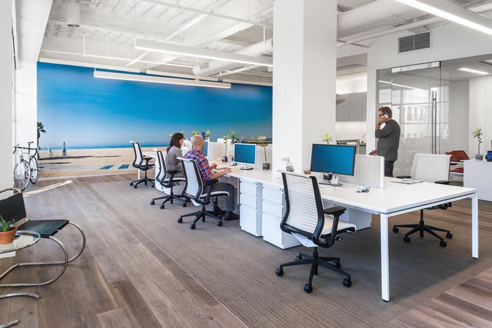 廣告公司辦公室進門區(qū)域裝修設(shè)計案例效果圖