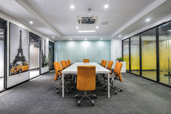 展示器材公司辦公室會議室裝修設(shè)計(jì)效果圖
