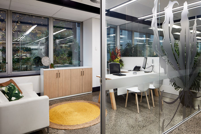 管理公司總經(jīng)理辦公室裝修設(shè)計(jì)效果圖