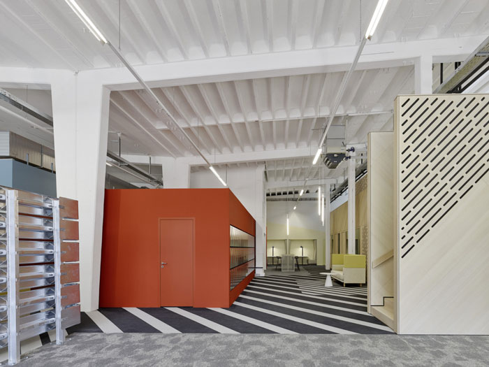 廠區(qū)辦公室過道裝修設計效果圖