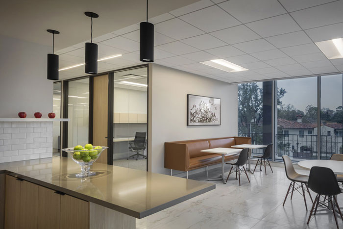 現(xiàn)代簡約辦公室茶水間裝修設計效果圖