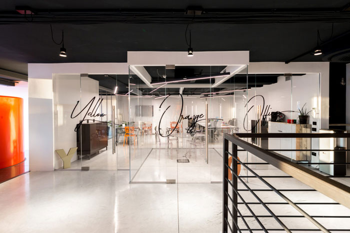 家具廠房辦公室辦公區(qū)入口裝修設計效果圖