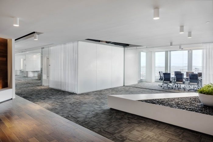 風(fēng)險(xiǎn)投資公司辦公室過(guò)道裝修設(shè)計(jì)效果圖