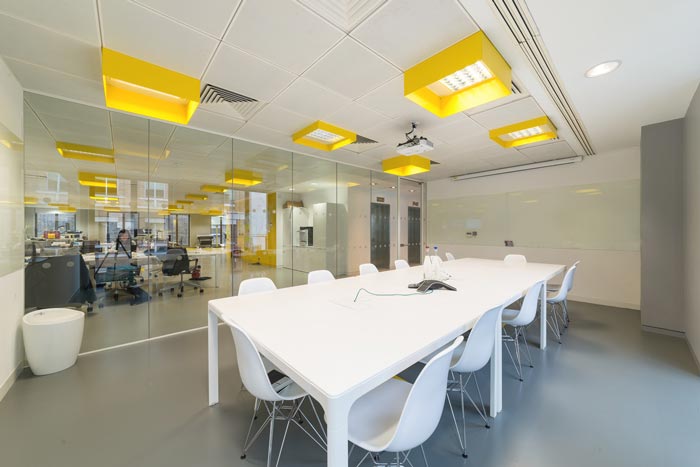 金融辦公室會議室裝修設(shè)計(jì)案例效果圖