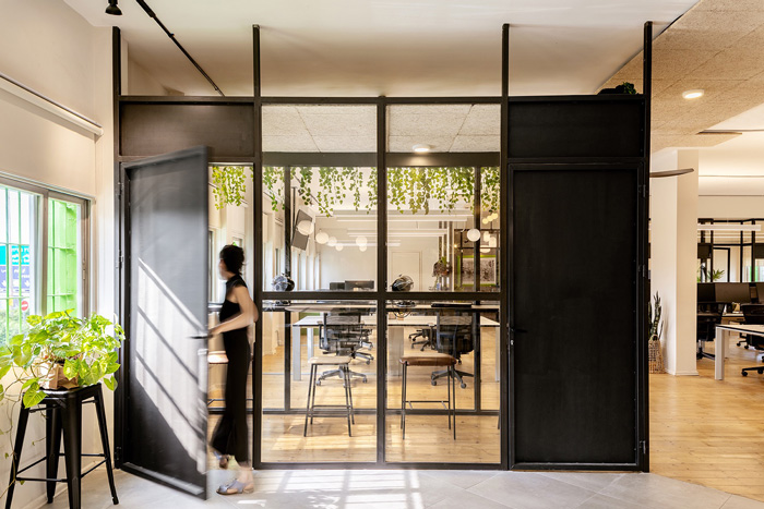 網絡公司辦公室進門區(qū)裝修設計效果圖