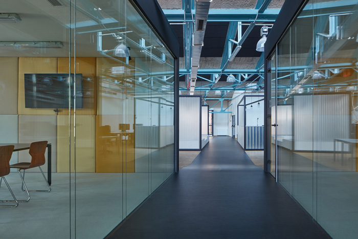 電商企業(yè)辦公室過(guò)道裝修效果圖