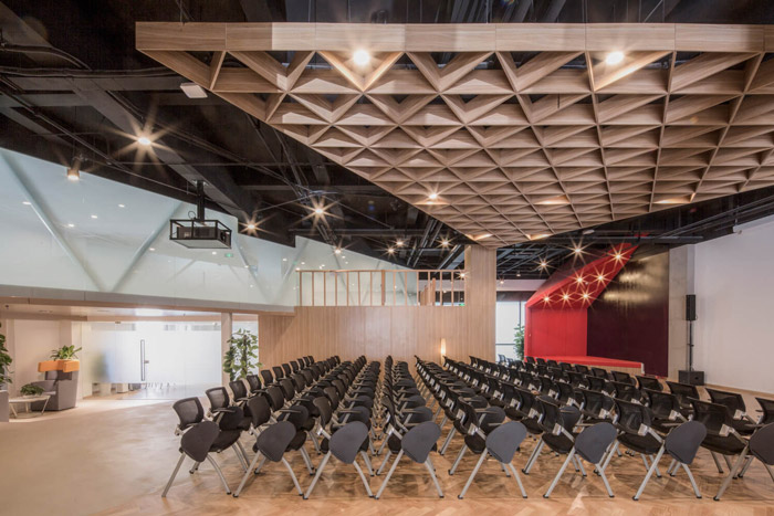 創(chuàng)想實(shí)驗(yàn)室多功能會議室裝修設(shè)計(jì)效果圖